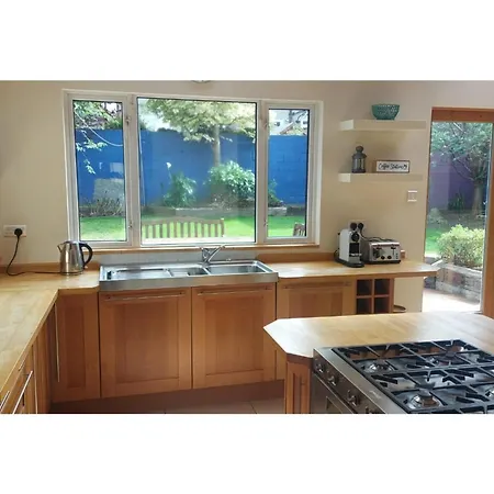 Bright Open Airy Living In Dublin 14 *