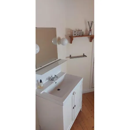Bright Open Airy Living In Dublin 14 Dundrum (Dublin)