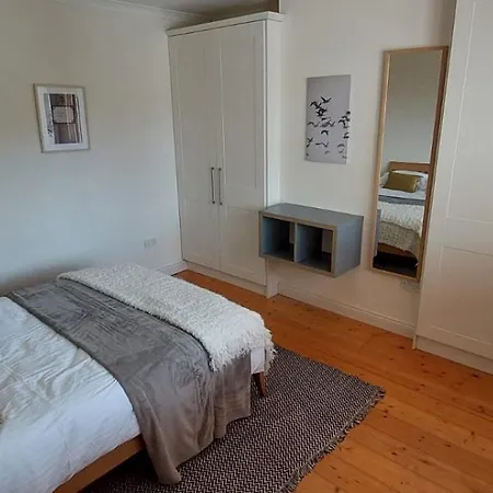 Bright Open Airy Living In Dublin 14 Tatil Evi *