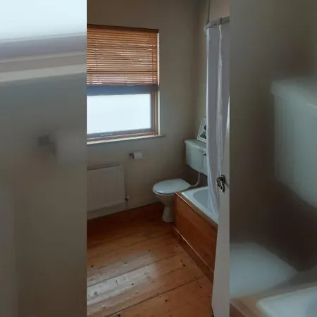 Bright Open Airy Living In Dublin 14 Дандрум