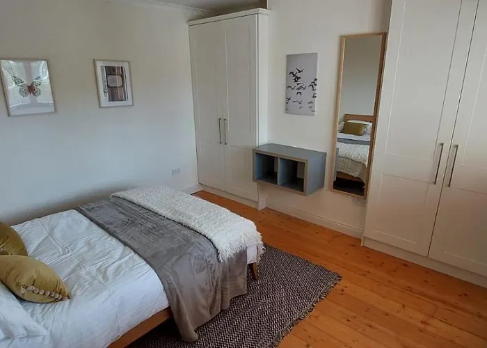 Bright Open Airy Living In Dublin 14 Nyaraló *