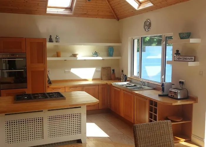Bright Open Airy Living In Dublin 14 *